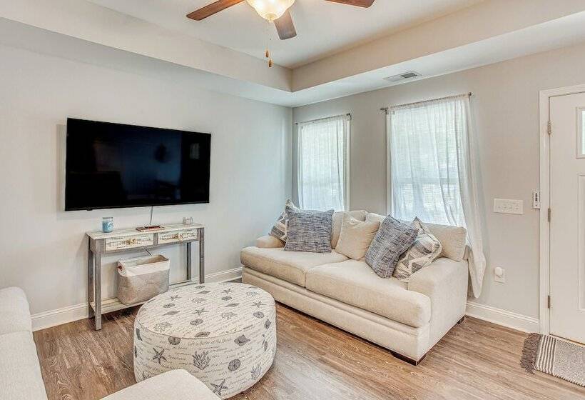 Charming Oak Island Beach House W/ Fire Pit & Yard