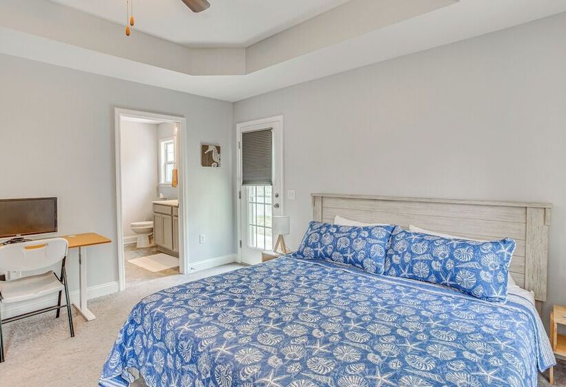 Charming Oak Island Beach House W/ Fire Pit & Yard