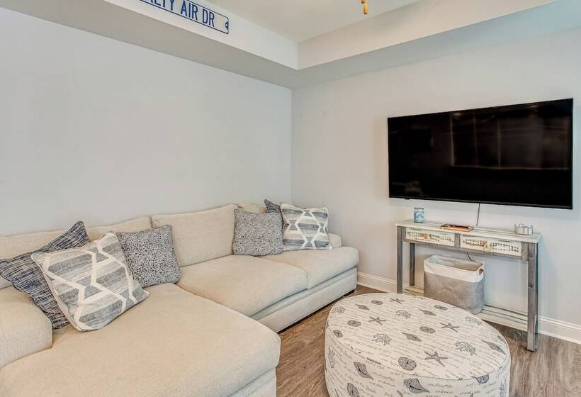 Charming Oak Island Beach House W/ Fire Pit & Yard