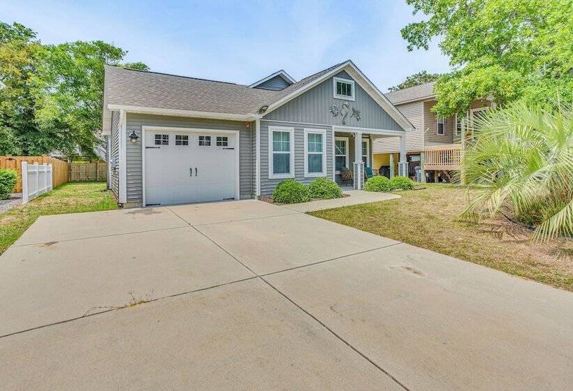 Charming Oak Island Beach House W/ Fire Pit & Yard