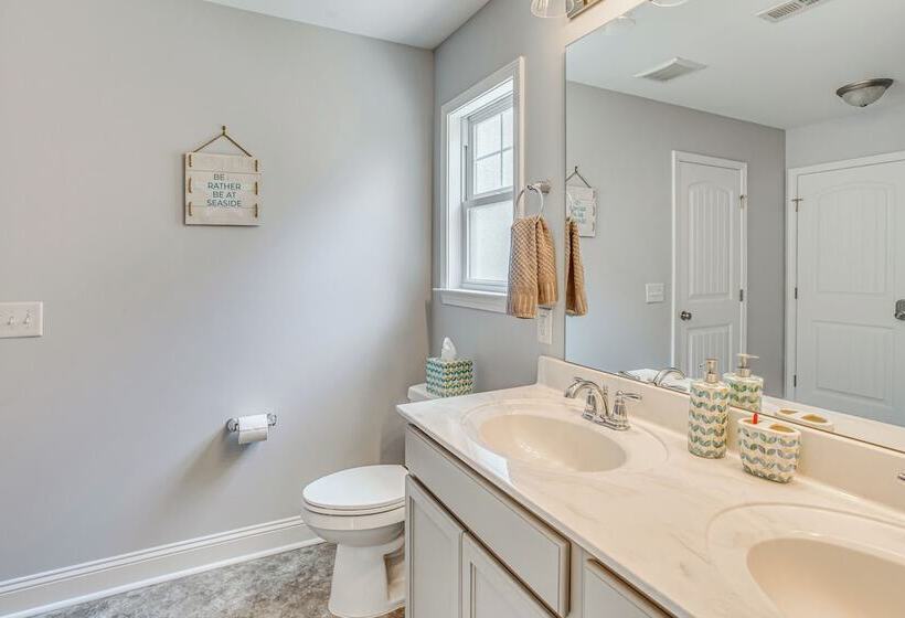 Charming Oak Island Beach House W/ Fire Pit & Yard