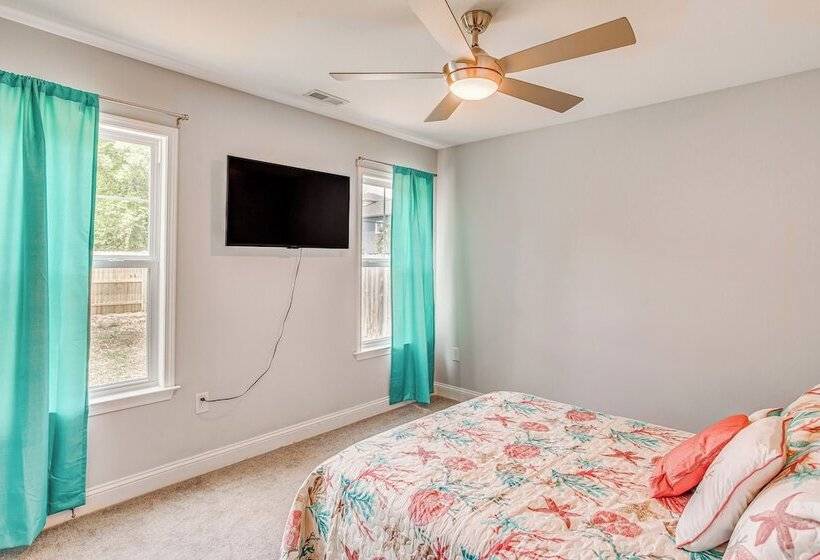 Charming Oak Island Beach House W/ Fire Pit & Yard