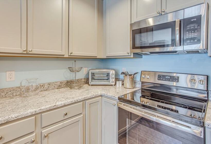 Charming Oak Island Beach House W/ Fire Pit & Yard