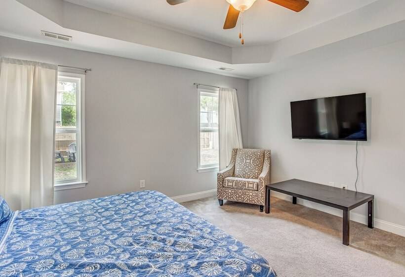 Charming Oak Island Beach House W/ Fire Pit & Yard