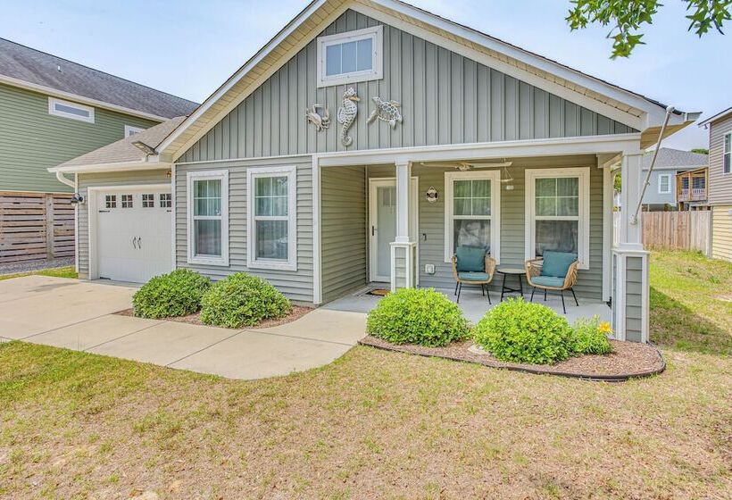 Charming Oak Island Beach House W/ Fire Pit & Yard