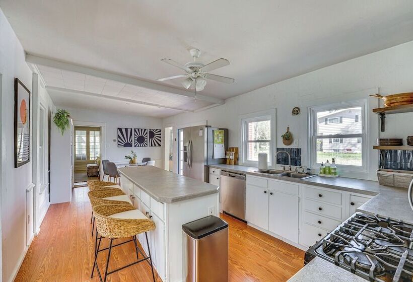 Charming Pentwater Home < 1 Mi To Lake Michigan!