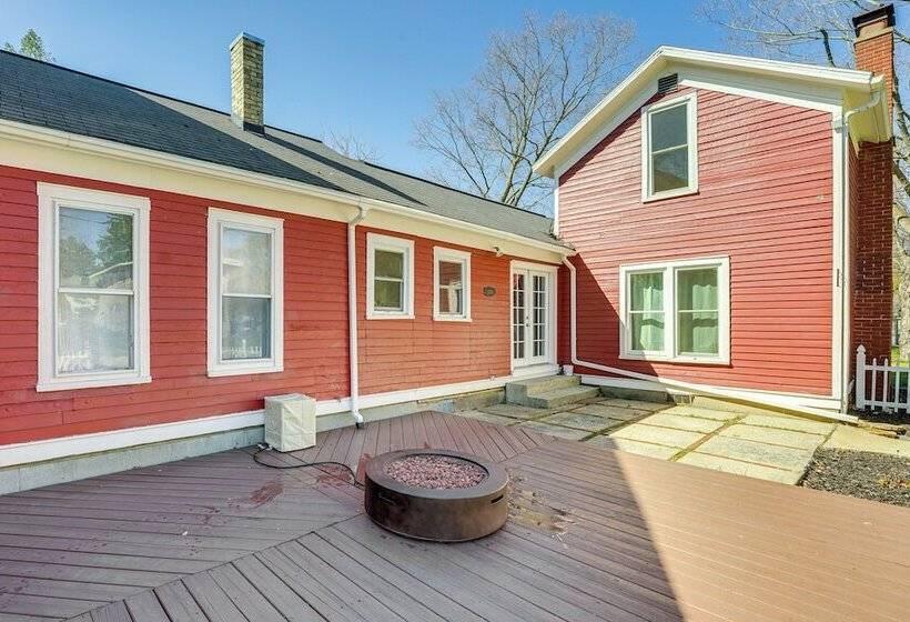 Charming Pentwater Home < 1 Mi To Lake Michigan!