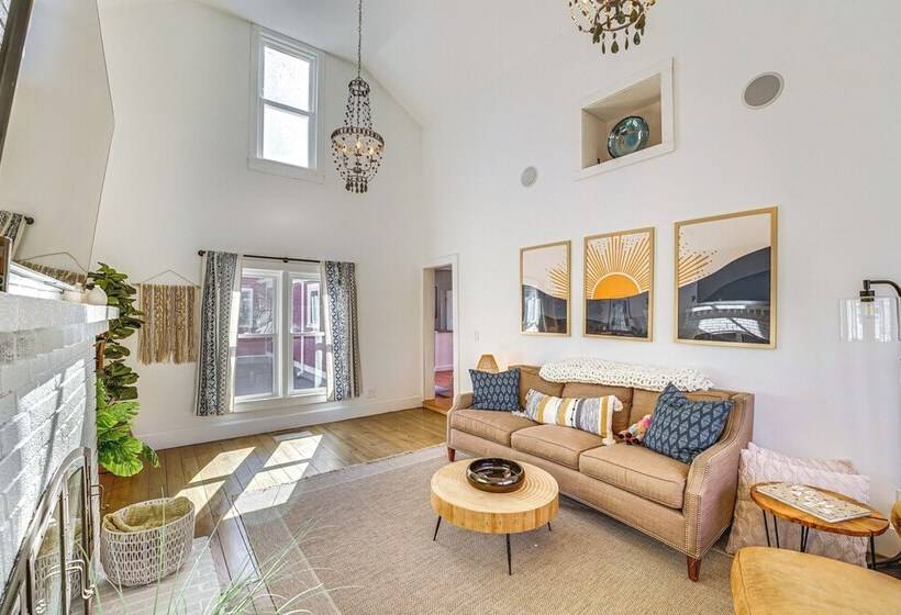 Charming Pentwater Home < 1 Mi To Lake Michigan!