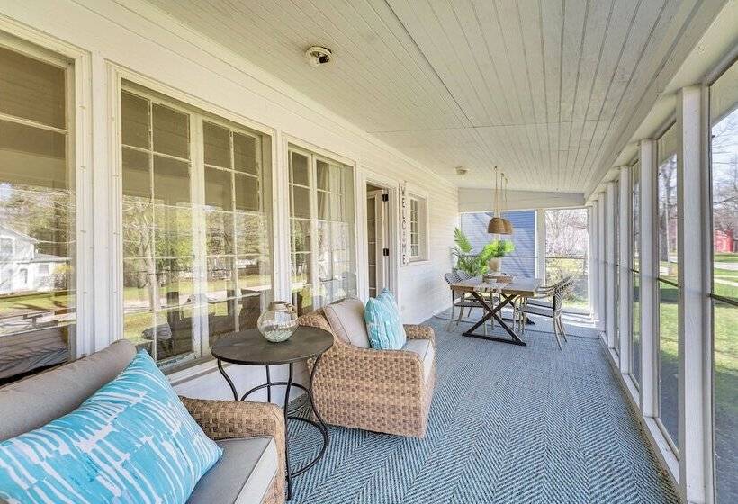 Charming Pentwater Home < 1 Mi To Lake Michigan!