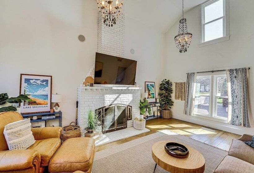 Charming Pentwater Home < 1 Mi To Lake Michigan!