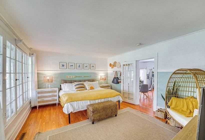 Charming Pentwater Home < 1 Mi To Lake Michigan!