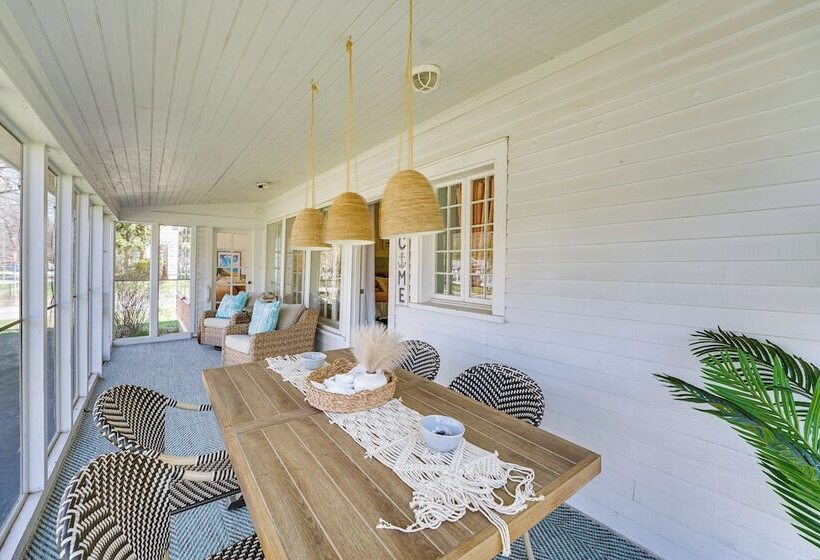 Charming Pentwater Home < 1 Mi To Lake Michigan!