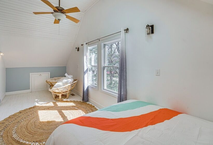 Charming Pentwater Home < 1 Mi To Lake Michigan!