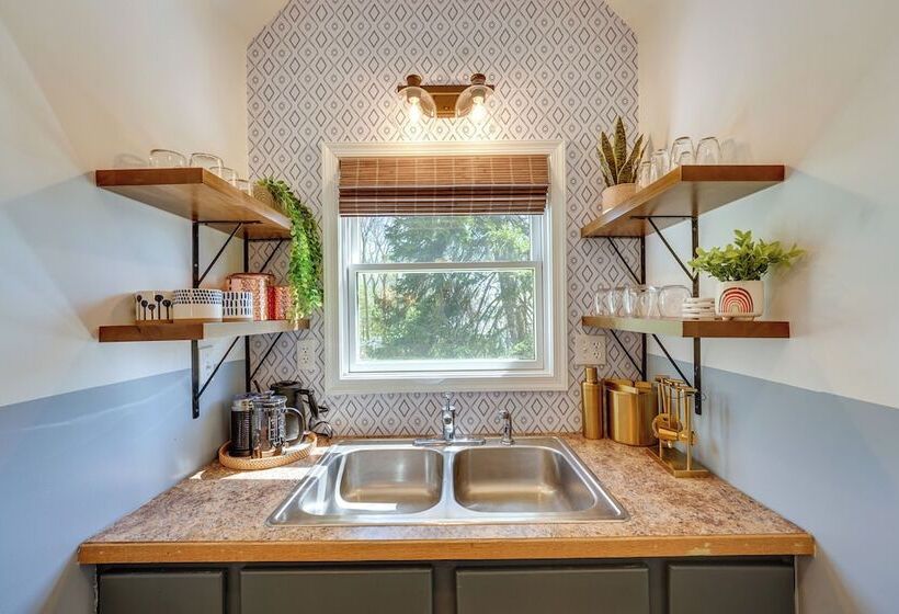 Charming Pentwater Home < 1 Mi To Lake Michigan!