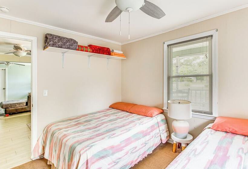 Charming Shallotte Home ~ 4 Mi To Ocean Isle Beach