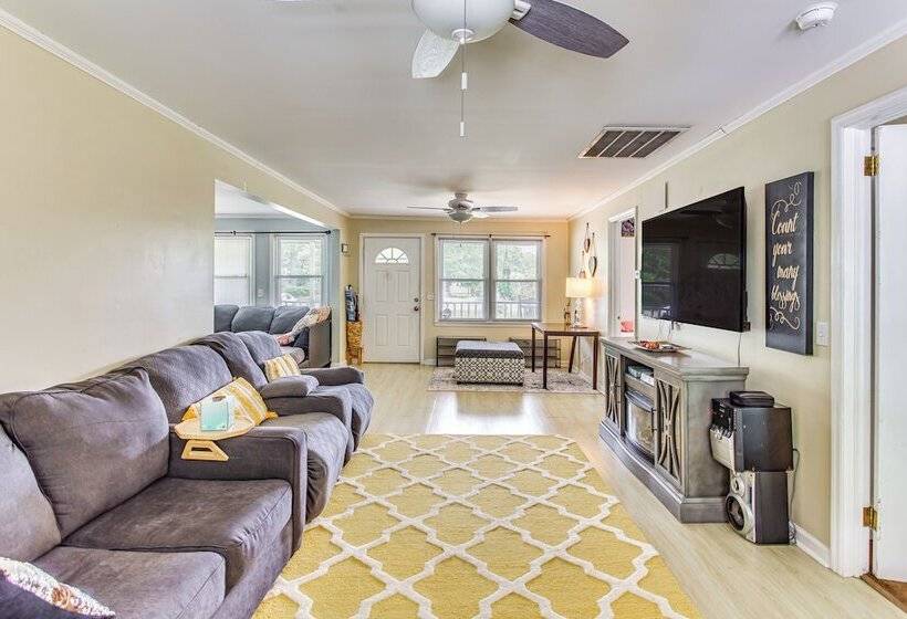 Charming Shallotte Home ~ 4 Mi To Ocean Isle Beach