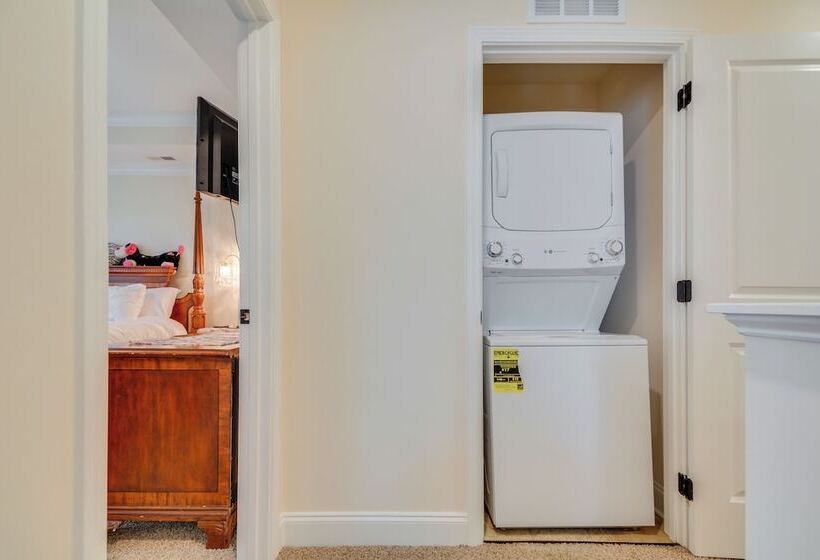 Charming Smithfield Home ~ 28 Mi To Raleigh!