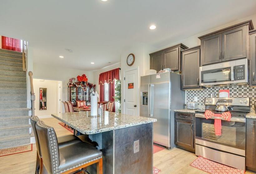 Charming Smithfield Home ~ 28 Mi To Raleigh!