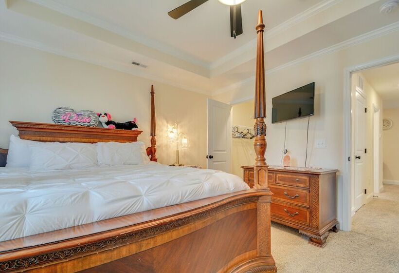 Charming Smithfield Home ~ 28 Mi To Raleigh!