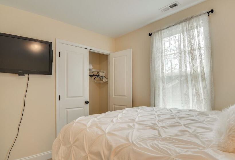 Charming Smithfield Home ~ 28 Mi To Raleigh!