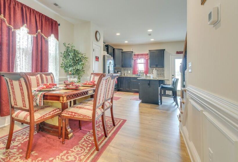 Charming Smithfield Home ~ 28 Mi To Raleigh!