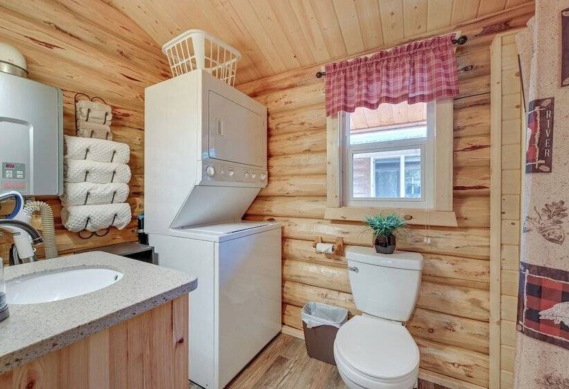 Charming Soldotna Cabin Near Kenai River Fishing!