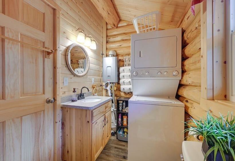 Charming Soldotna Cabin Near Kenai River Fishing!