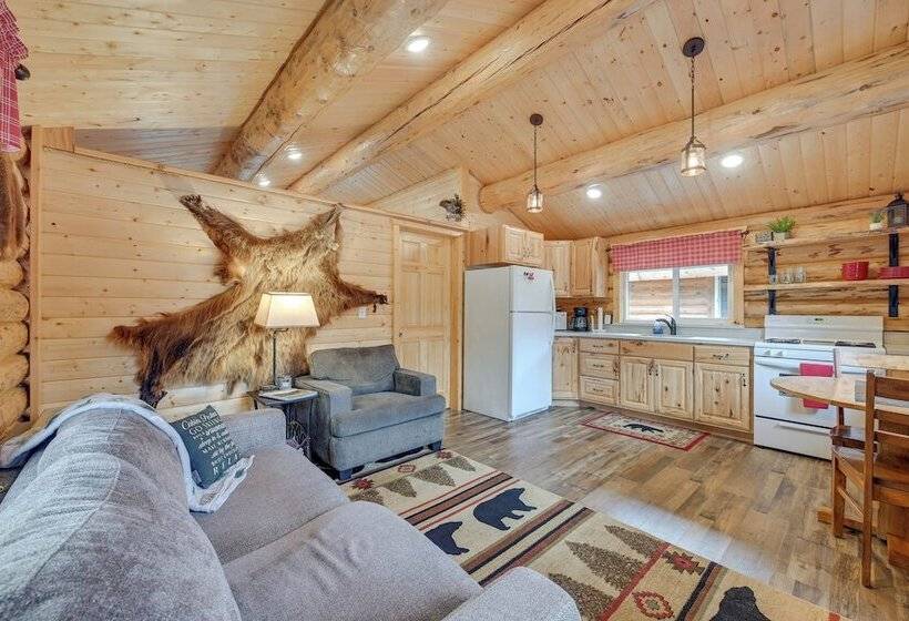 Charming Soldotna Cabin Near Kenai River Fishing!