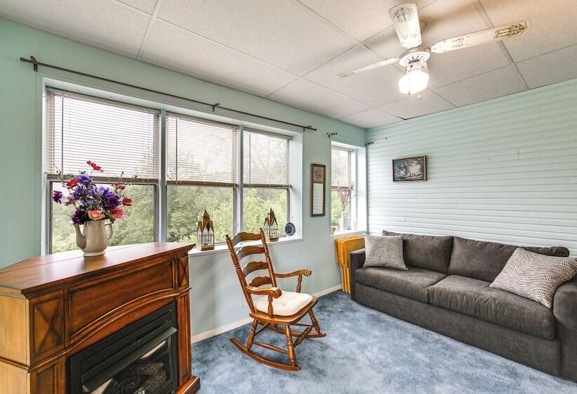 Charming West Mifflin House 3 Mi To Kennywood!