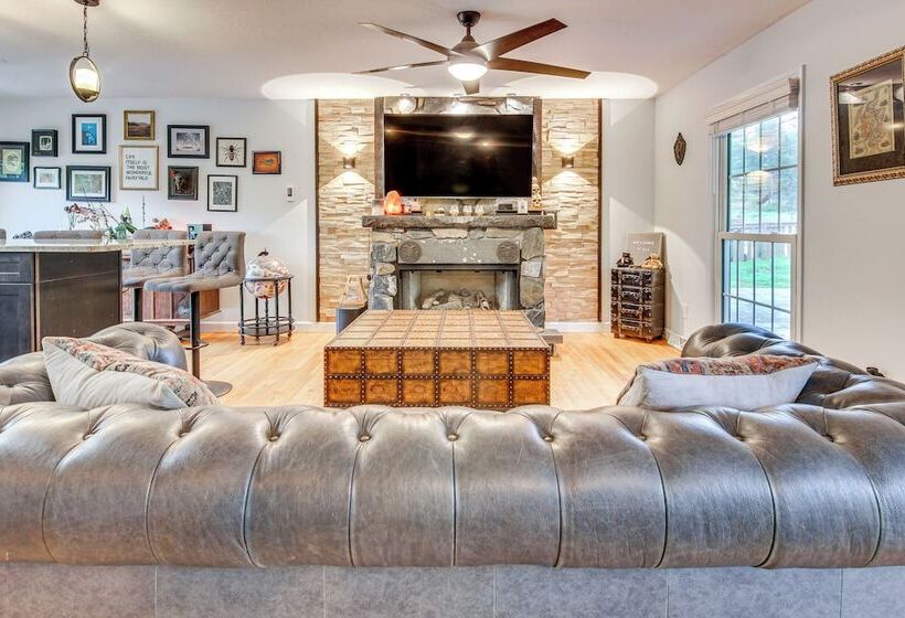 Chic Asheville House W/ Koi Pond: 5 Mi To Downtown