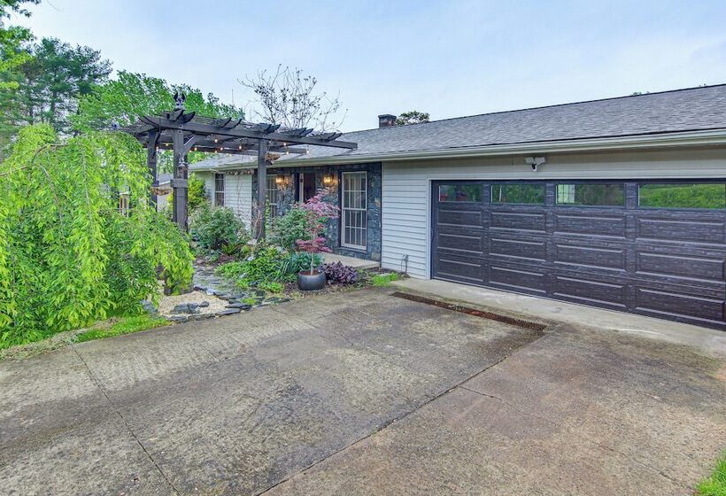 Chic Asheville House W/ Koi Pond: 5 Mi To Downtown