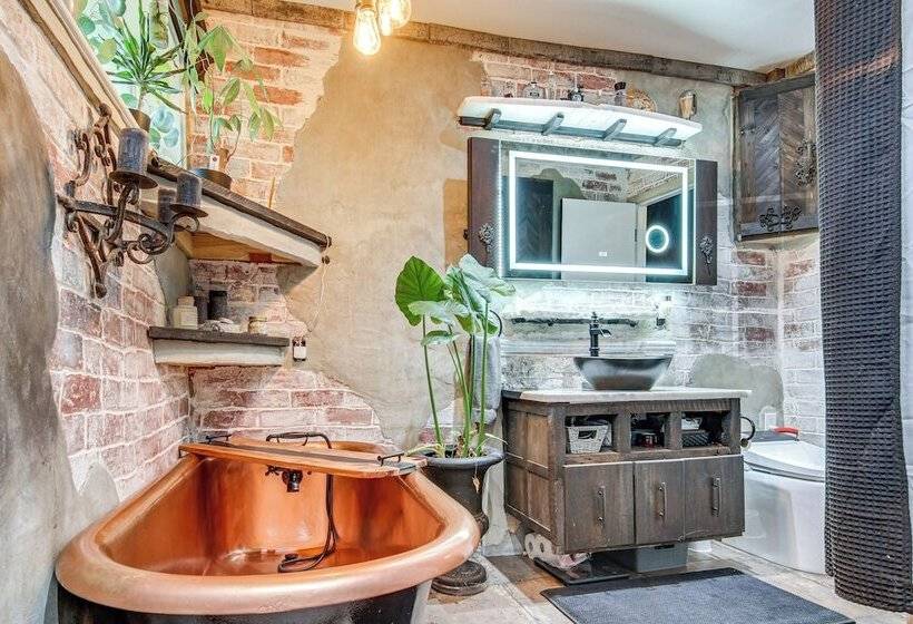 Chic Asheville House W/ Koi Pond: 5 Mi To Downtown