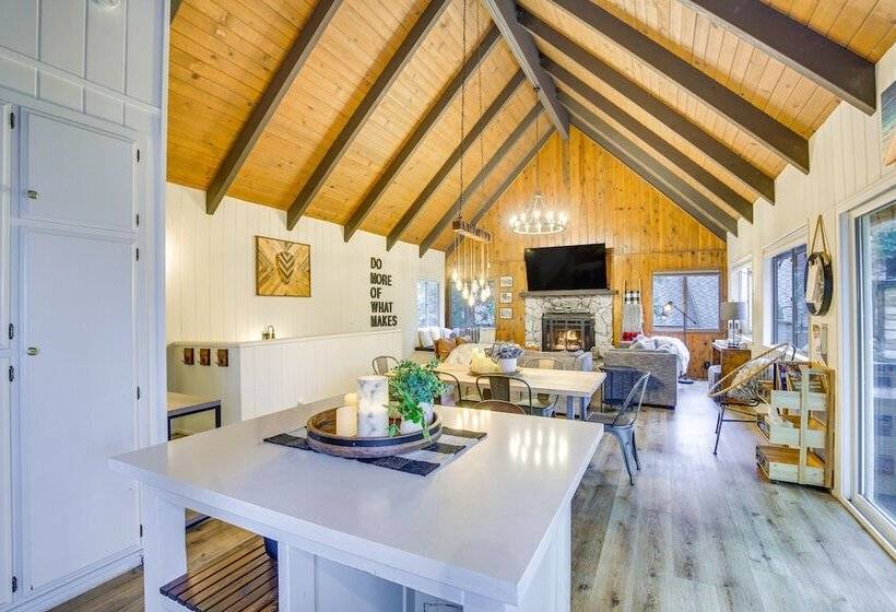 Cozy & Chic Lake Arrowhead Cabin W/ Deck!