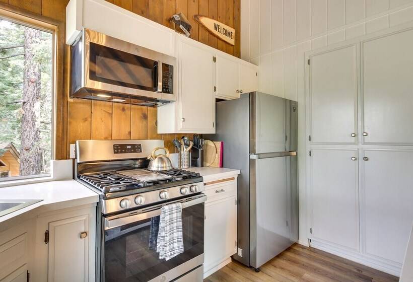 Cozy & Chic Lake Arrowhead Cabin W/ Deck!