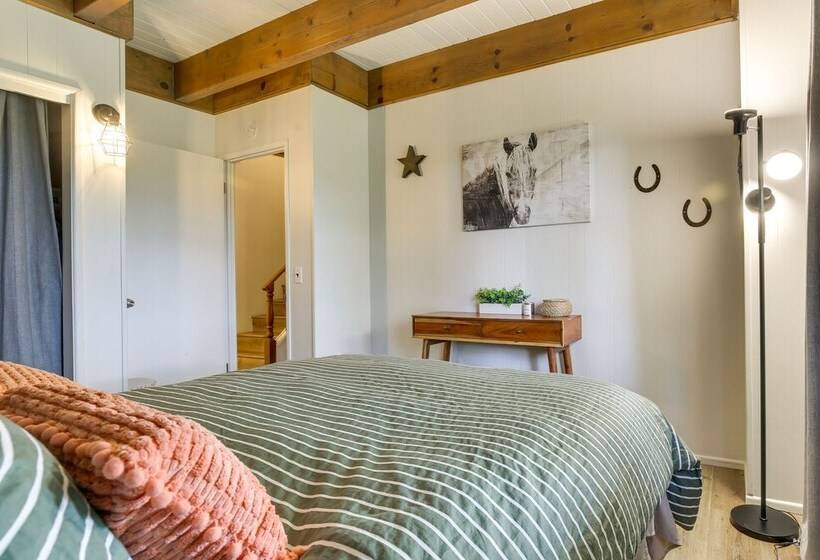 Cozy & Chic Lake Arrowhead Cabin W/ Deck!