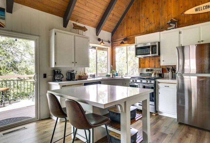 Cozy & Chic Lake Arrowhead Cabin W/ Deck!