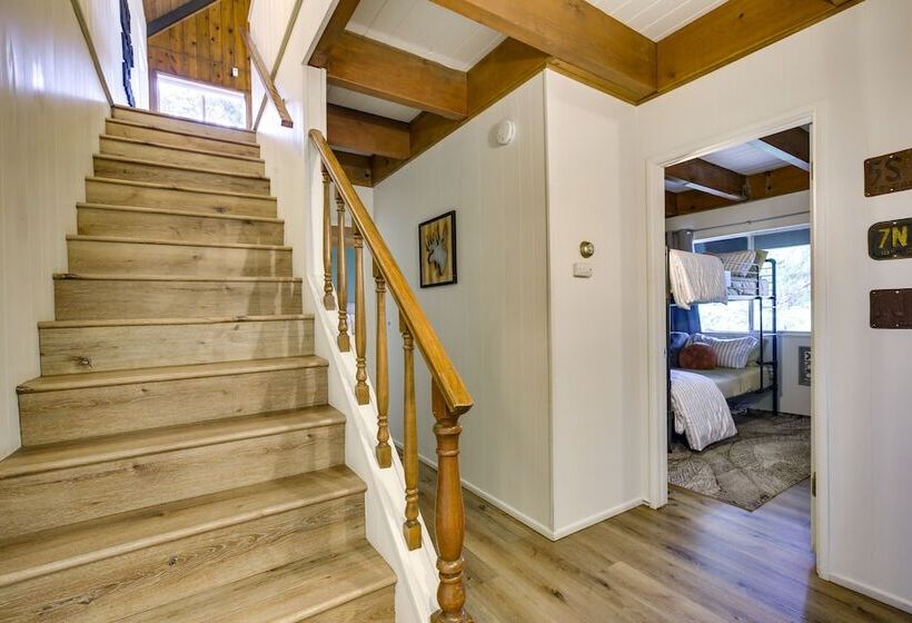 Cozy & Chic Lake Arrowhead Cabin W/ Deck!