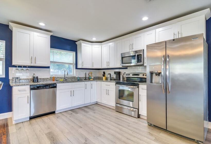 Clearwater Home W/ Fire Pit ~ 5 Mi To Beaches!