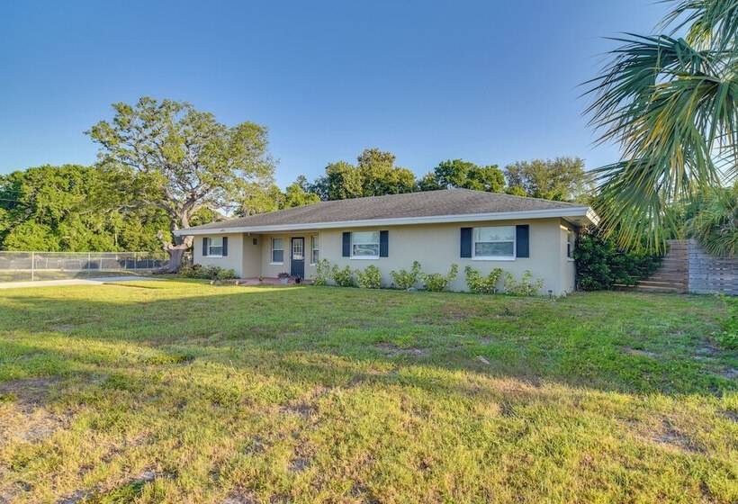 Clearwater Home W/ Fire Pit ~ 5 Mi To Beaches!