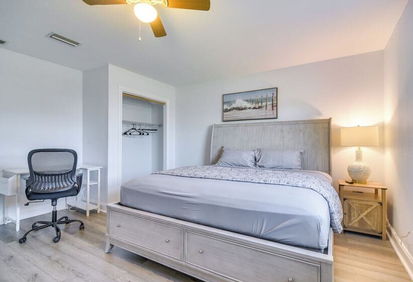 Clearwater Home W/ Fire Pit ~ 5 Mi To Beaches!