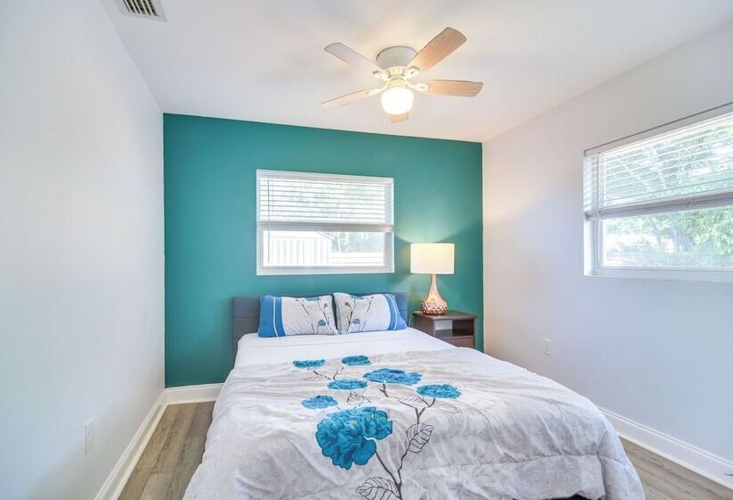 Clearwater Home W/ Fire Pit ~ 5 Mi To Beaches!