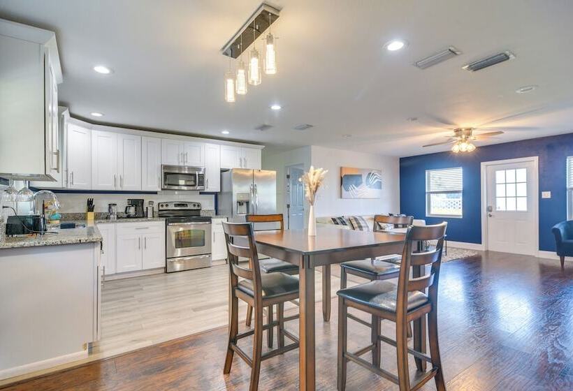 Clearwater Home W/ Fire Pit ~ 5 Mi To Beaches!