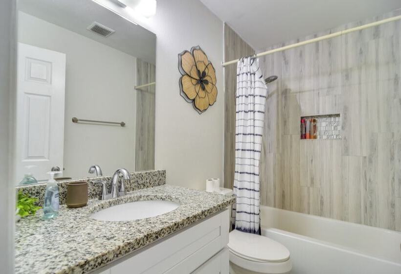 Clearwater Home W/ Fire Pit ~ 5 Mi To Beaches!