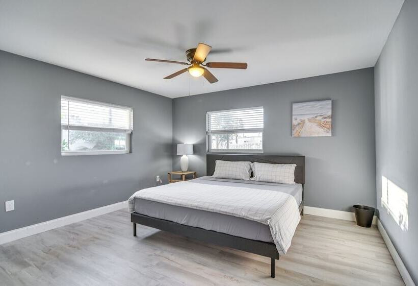 Clearwater Home W/ Fire Pit ~ 5 Mi To Beaches!