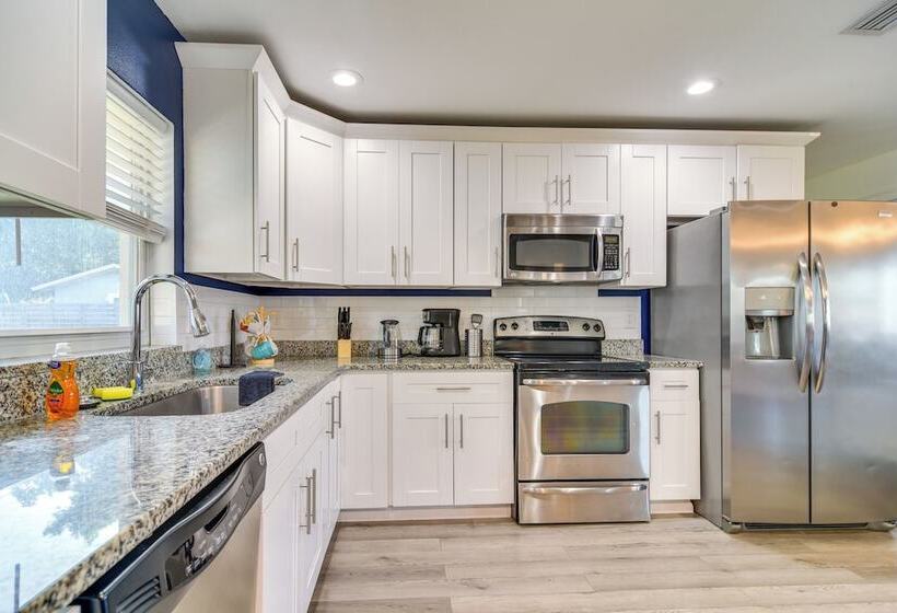 Clearwater Home W/ Fire Pit ~ 5 Mi To Beaches!