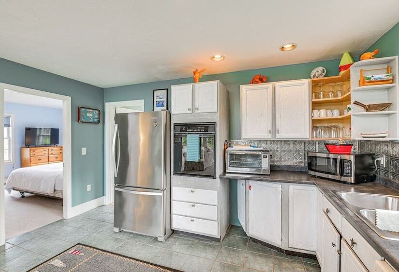 4 Mi To Acadia Trails: Coastal Maine Home W/ Deck