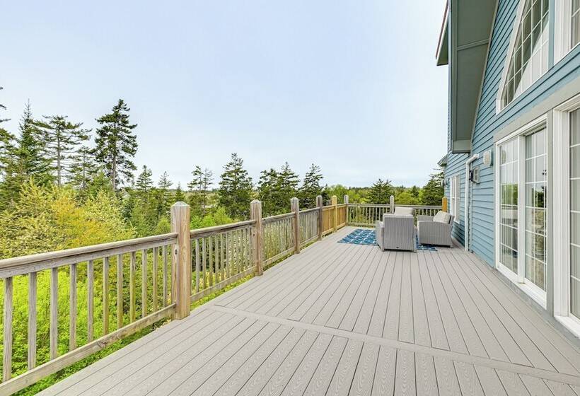 4 Mi To Acadia Trails: Coastal Maine Home W/ Deck