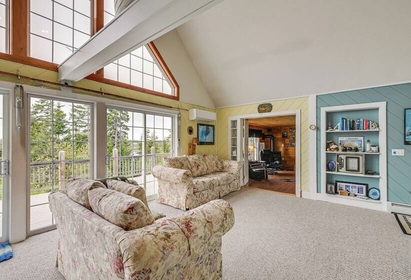 4 Mi To Acadia Trails: Coastal Maine Home W/ Deck