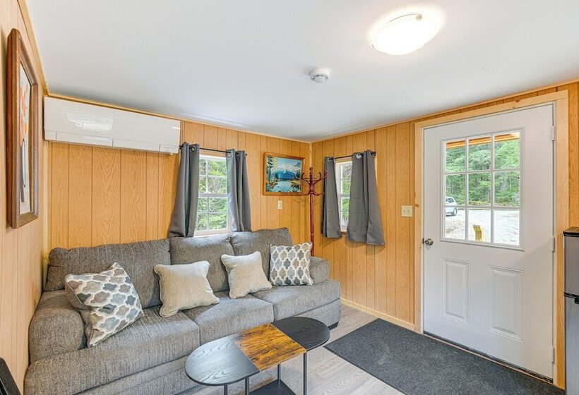Cozy Brownville Cabin: 2 Mi To Schoodic Lake!