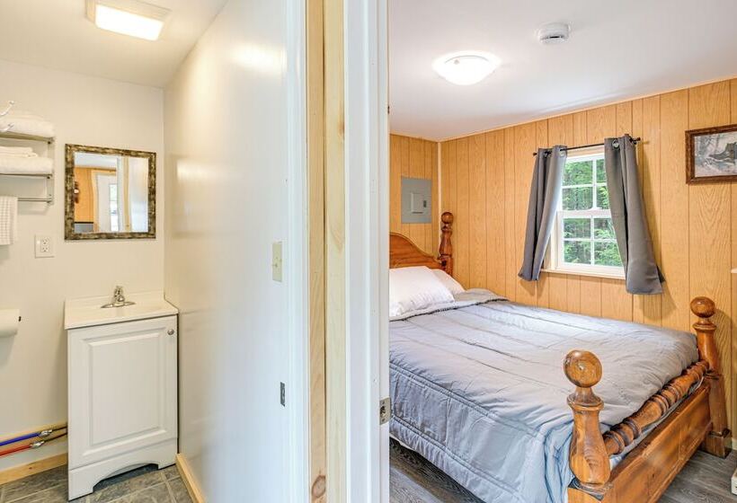 Cozy Brownville Cabin: 2 Mi To Schoodic Lake!